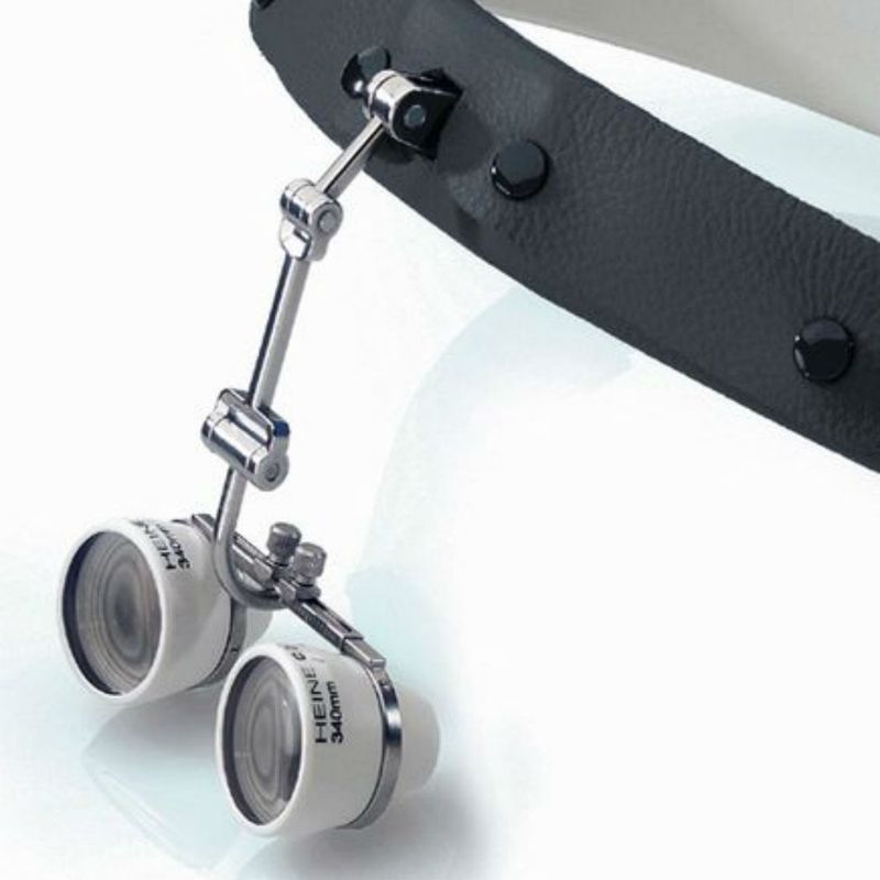 lupa-binocular-heine-cinta-leve-2-3x-340mm-c23k-cat-c-000-32-230..centermedical.com.br